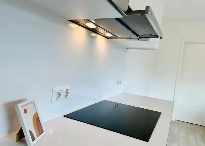 Modern Premium With Balcony & Free Parking *