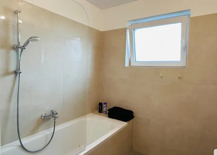 شقة Modern Premium With Balcony & Free Parking *