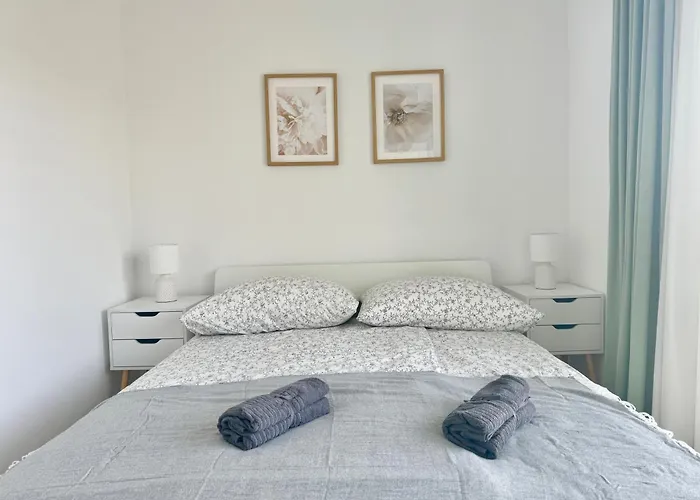 Modern Premium With Balcony & Free Parking *