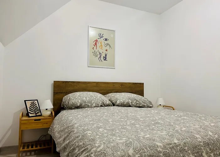 Modern Premium With Balcony & Free Parking شقة فيينا