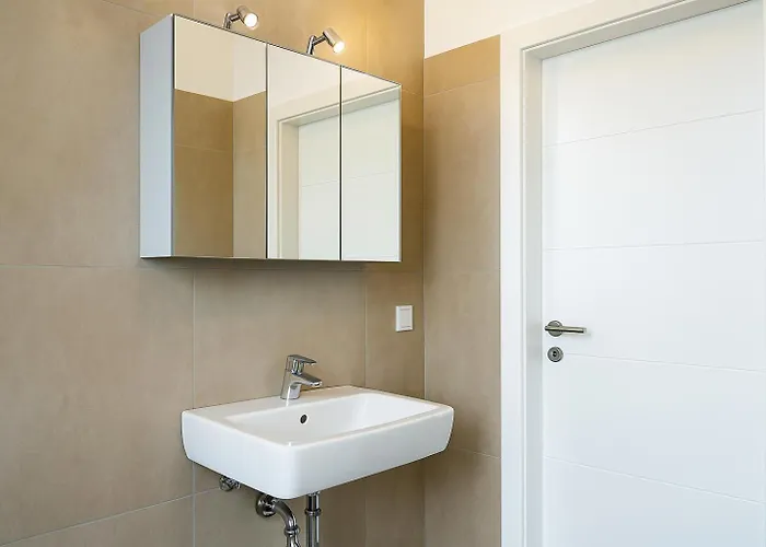 Modern Premium With Balcony & Free Parking *