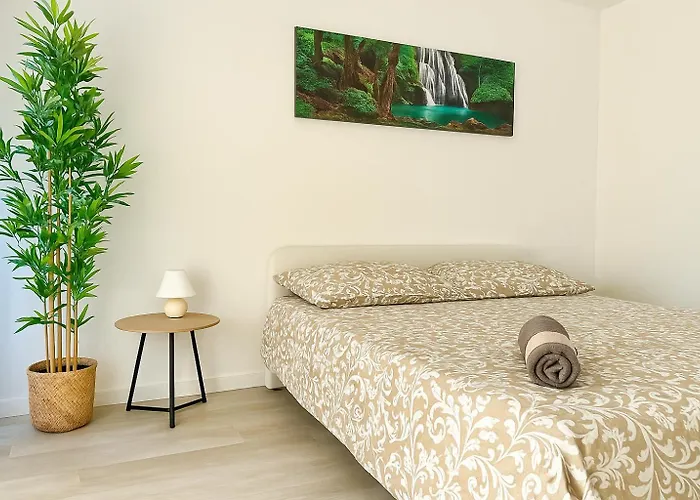 Modern Premium With Balcony & Free Parking شقة *